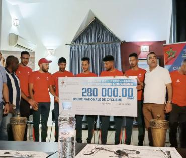 سباق الدراجات : تسليم مكافئات مالية لعناصر المنتخب الوطني المتوج في طوافي البنين والكاميرون