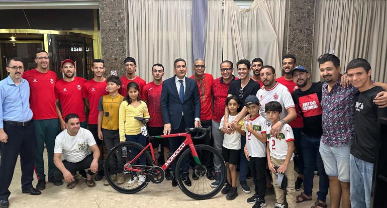 سفير المملكة المغربية ببوركينا فاسو يستقبل الفريق الوطني للدراجات