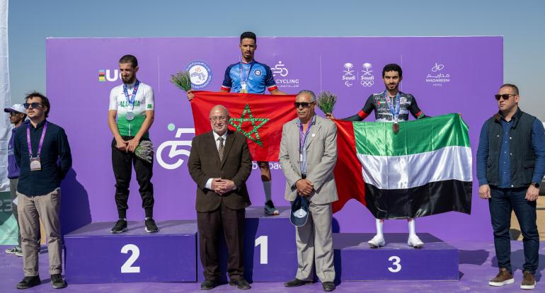 محسن الكورجي يتوج بطلا للعرب في سباق الدراجات الفردي ضد الساعة