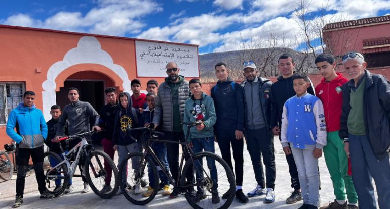الدراجة المغربية تواكب جمعية "أسني" للدراجات
