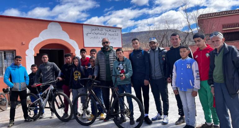 الدراجة المغربية تواكب جمعية "أسني" للدراجات
